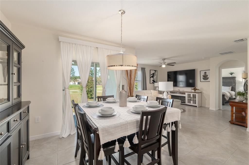 En Venta: $337,000 (4 camas, 2 baños, 1827 Pies cuadrados)