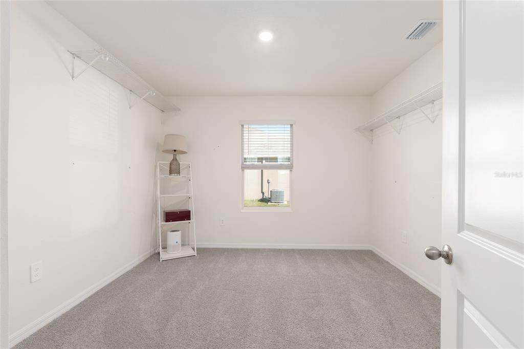 En Venta: $337,000 (4 camas, 2 baños, 1827 Pies cuadrados)