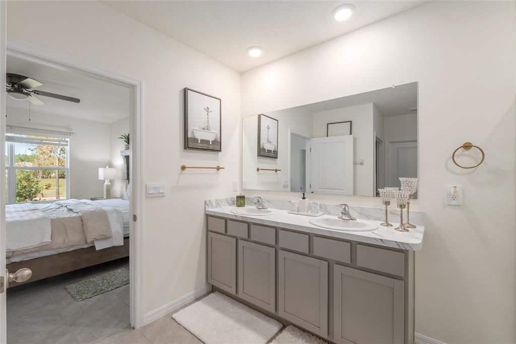 En Venta: $337,000 (4 camas, 2 baños, 1827 Pies cuadrados)