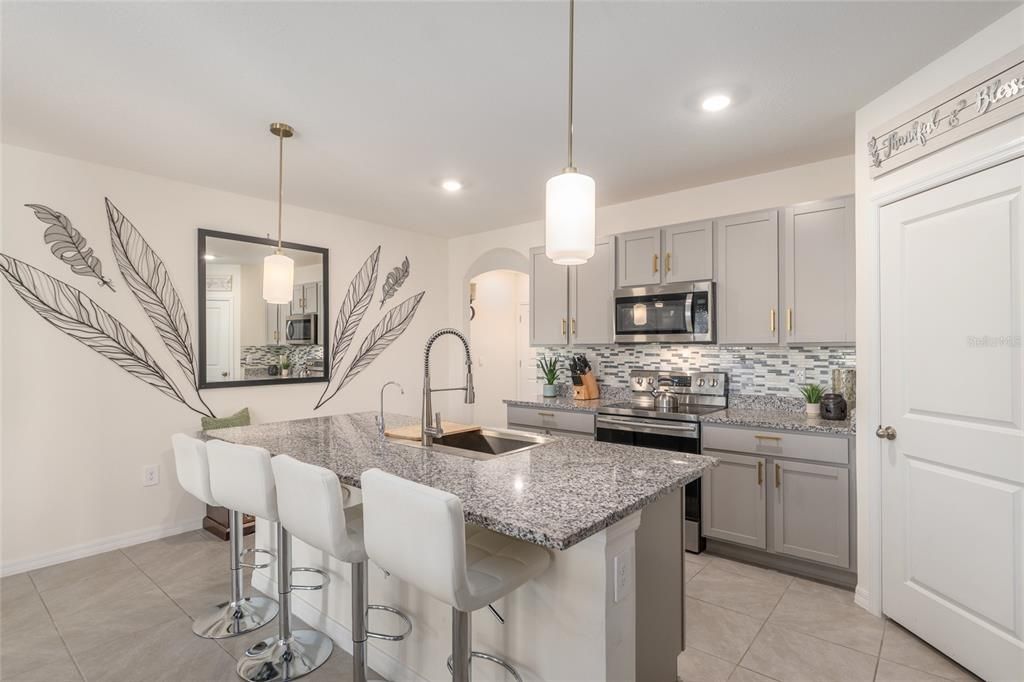 En Venta: $337,000 (4 camas, 2 baños, 1827 Pies cuadrados)