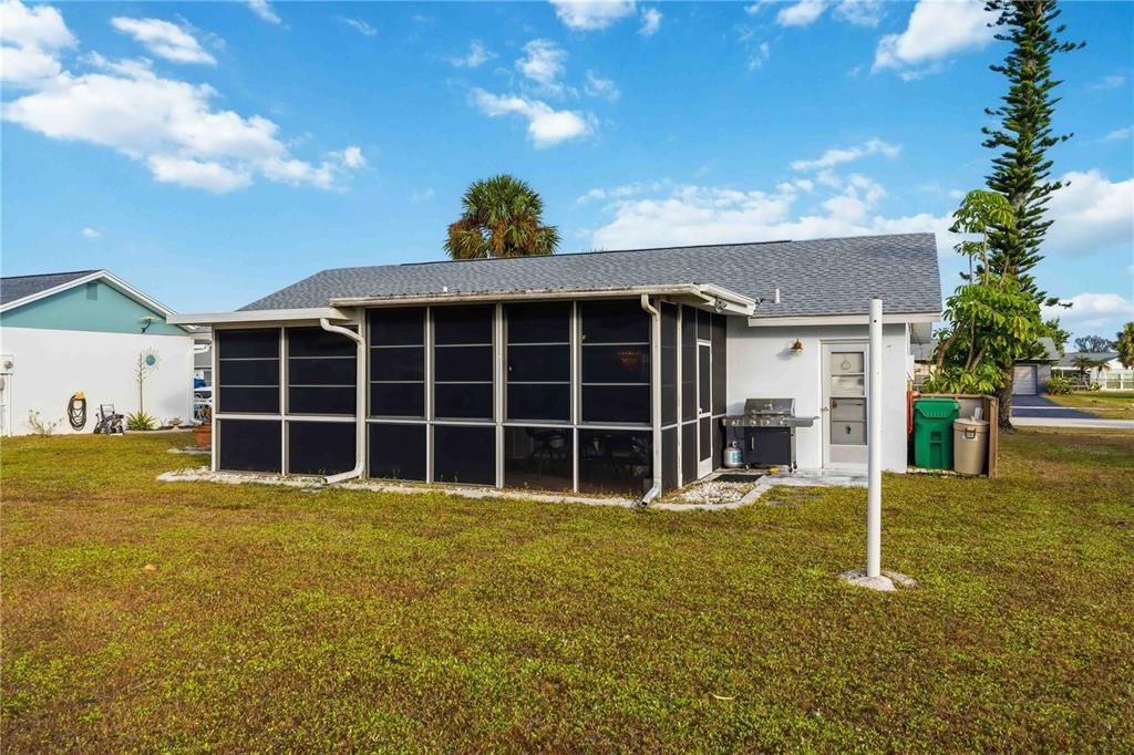 待售: $200,000 (2 贝兹, 1 浴室, 918 平方英尺)