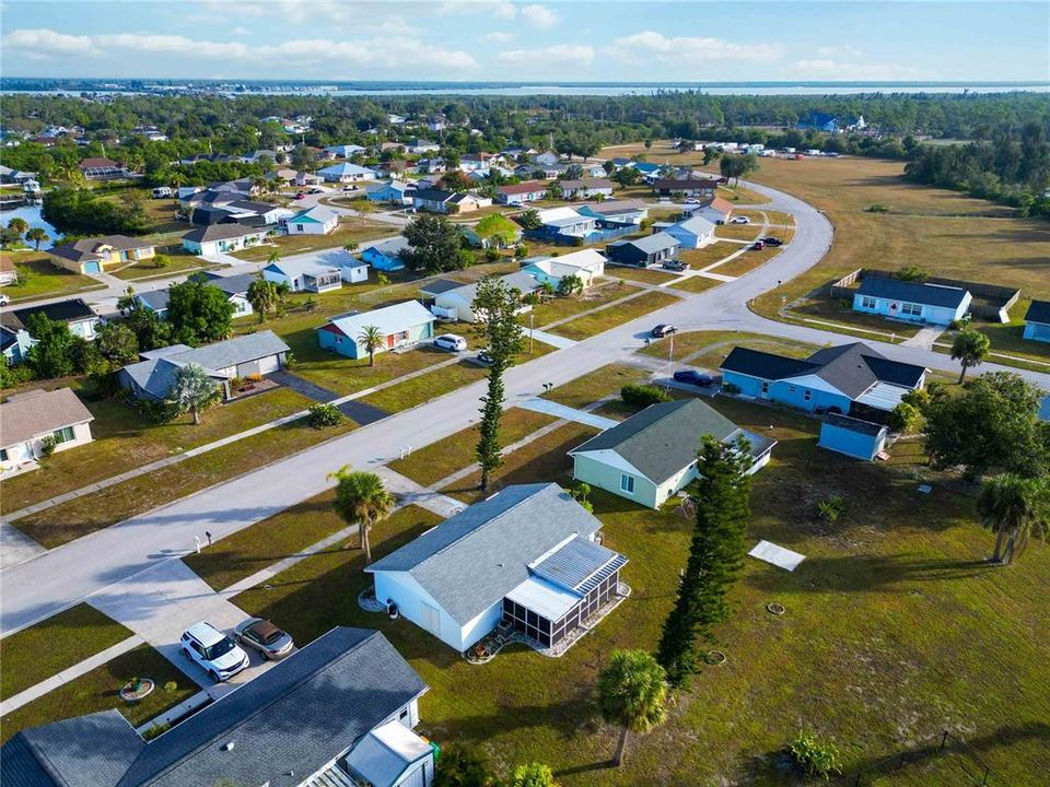 待售: $200,000 (2 贝兹, 1 浴室, 918 平方英尺)