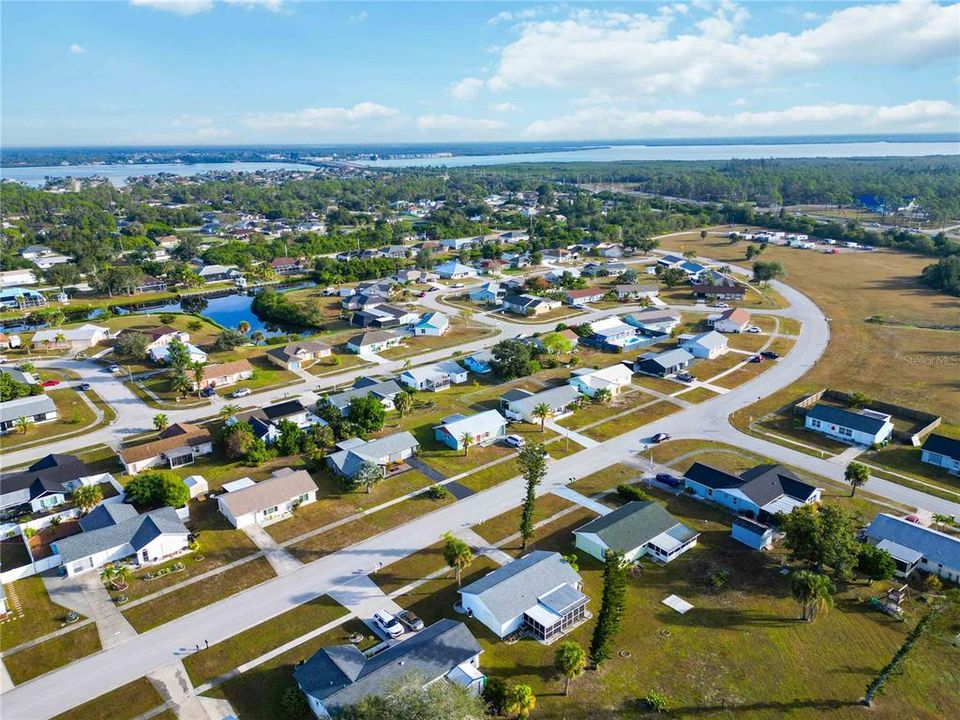 待售: $200,000 (2 贝兹, 1 浴室, 918 平方英尺)