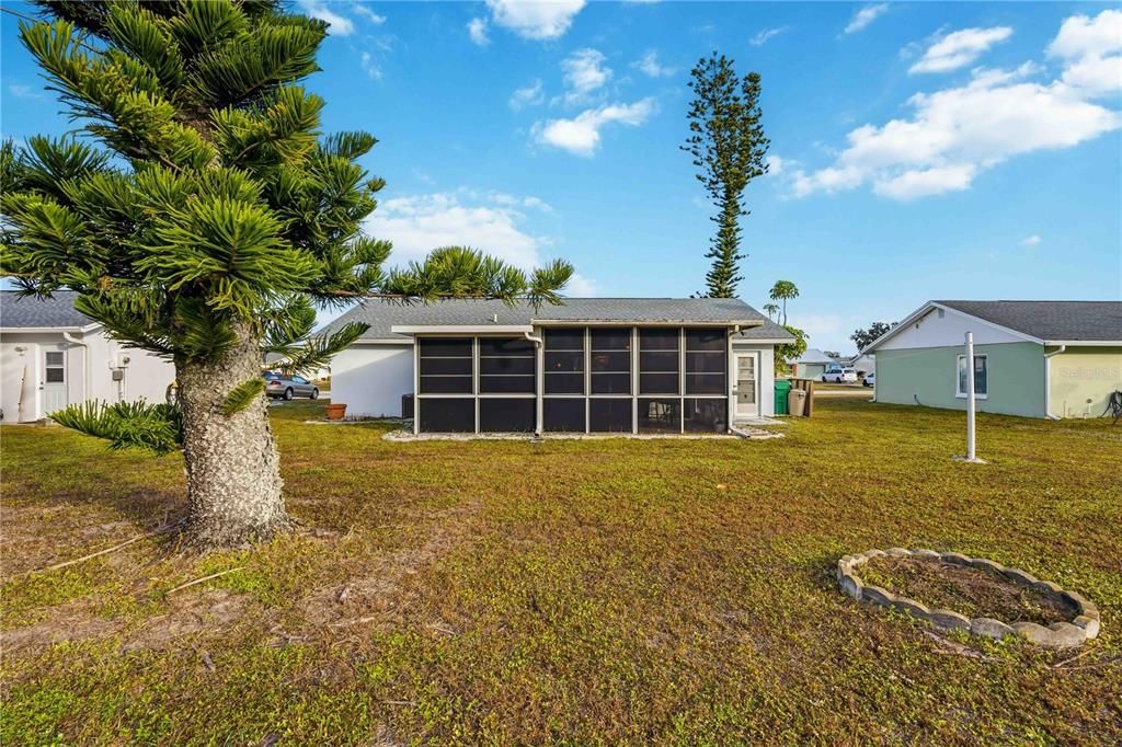 待售: $200,000 (2 贝兹, 1 浴室, 918 平方英尺)