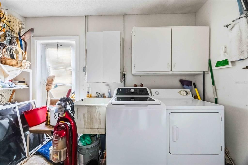 待售: $200,000 (2 贝兹, 1 浴室, 918 平方英尺)