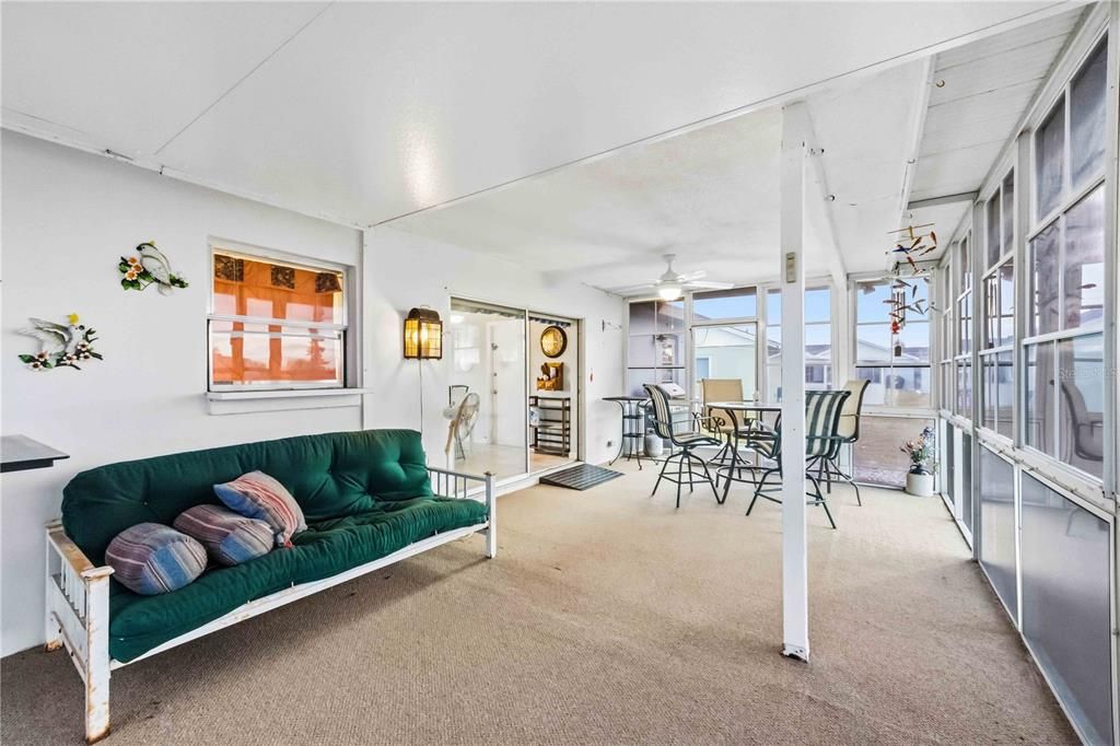 待售: $200,000 (2 贝兹, 1 浴室, 918 平方英尺)