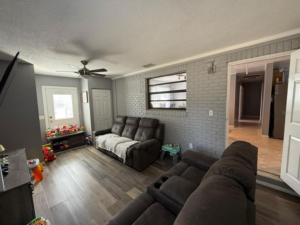 En Venta: $265,000 (3 camas, 2 baños, 1095 Pies cuadrados)