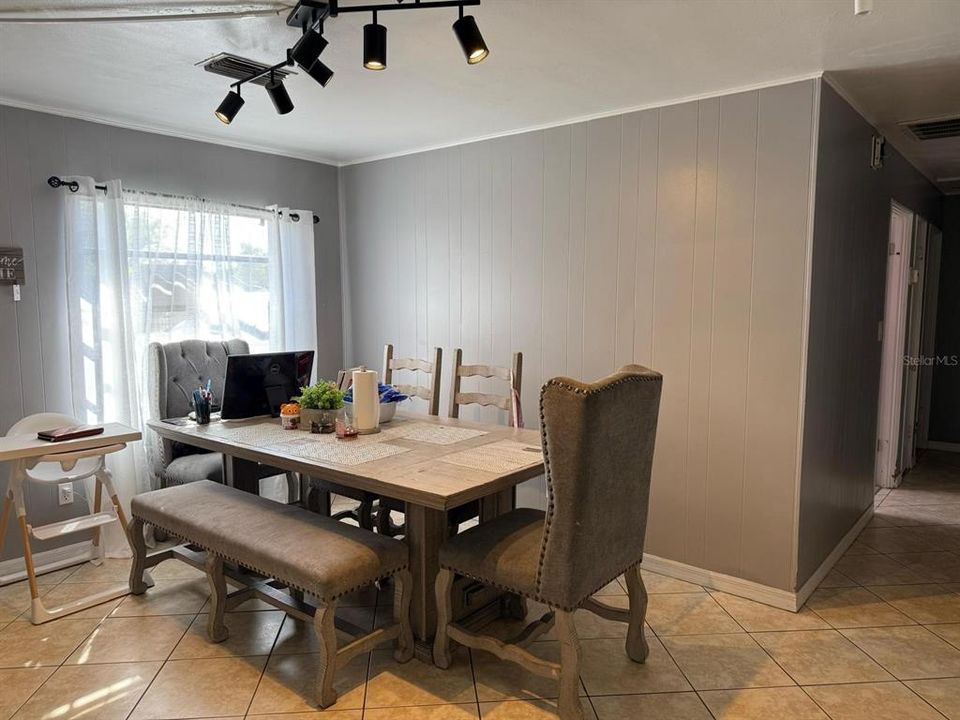 En Venta: $265,000 (3 camas, 2 baños, 1095 Pies cuadrados)