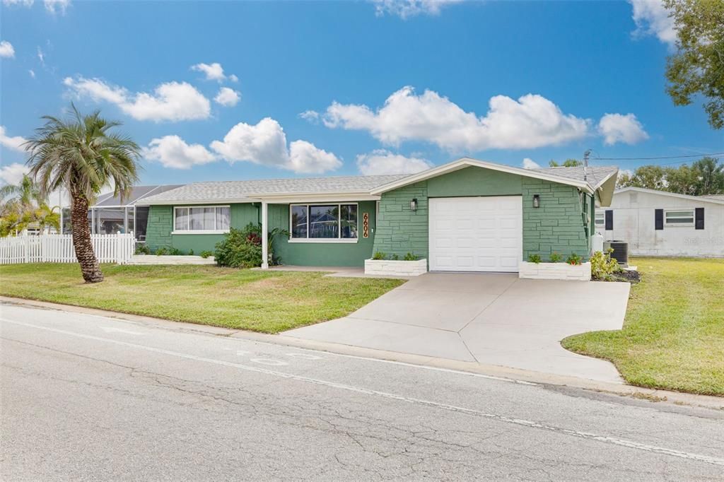 For Sale: $578,995 (2 beds, 2 baths, 1266 Square Feet)