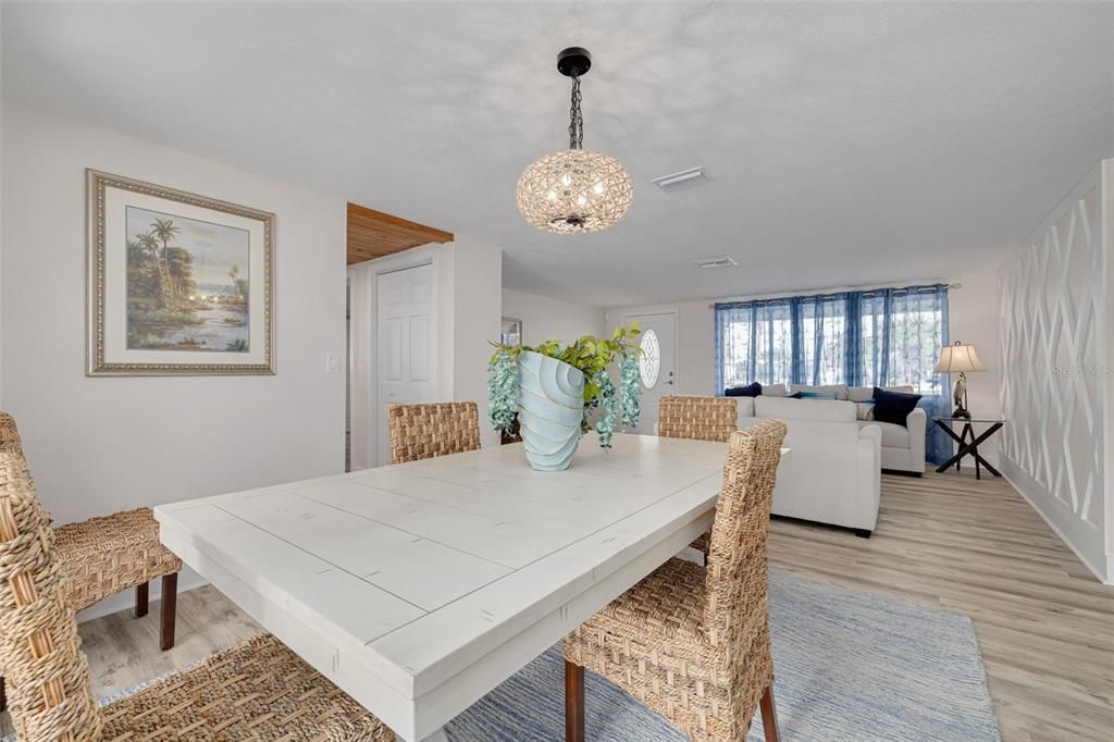 For Sale: $578,995 (2 beds, 2 baths, 1266 Square Feet)