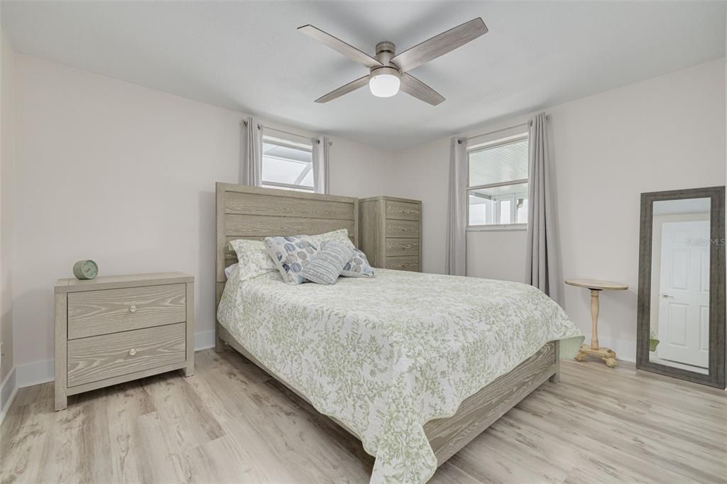 For Sale: $578,995 (2 beds, 2 baths, 1266 Square Feet)