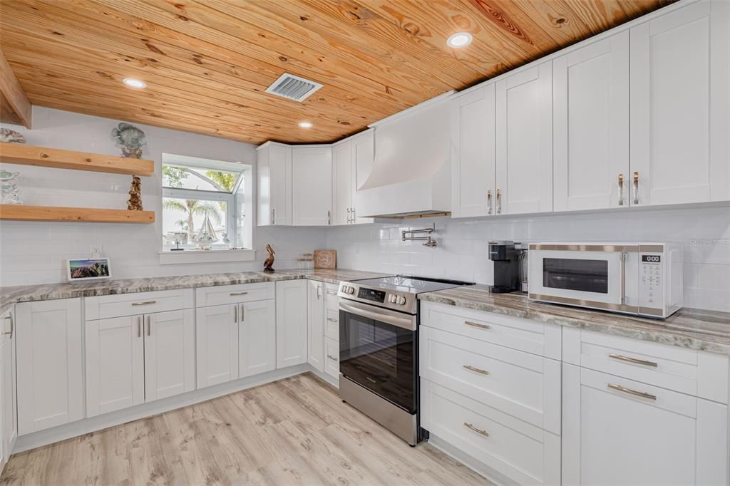 For Sale: $578,995 (2 beds, 2 baths, 1266 Square Feet)