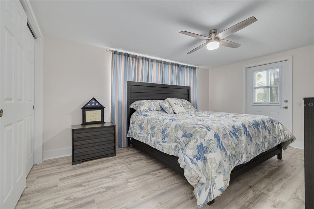 For Sale: $578,995 (2 beds, 2 baths, 1266 Square Feet)