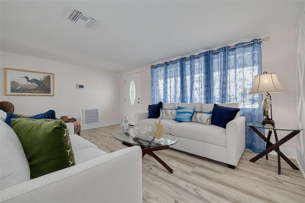 For Sale: $578,995 (2 beds, 2 baths, 1266 Square Feet)