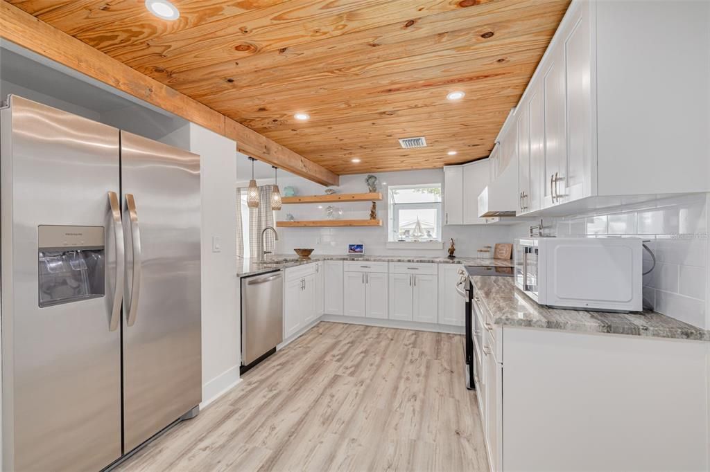 For Sale: $578,995 (2 beds, 2 baths, 1266 Square Feet)