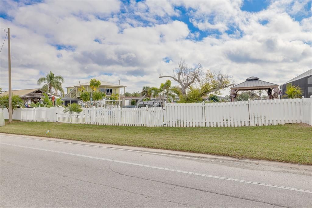 For Sale: $578,995 (2 beds, 2 baths, 1266 Square Feet)