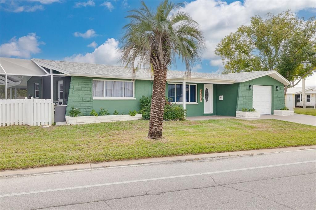 For Sale: $578,995 (2 beds, 2 baths, 1266 Square Feet)