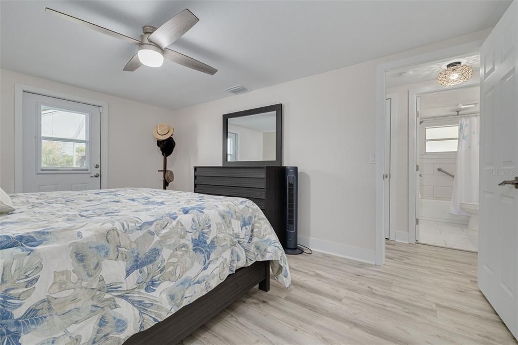 For Sale: $578,995 (2 beds, 2 baths, 1266 Square Feet)