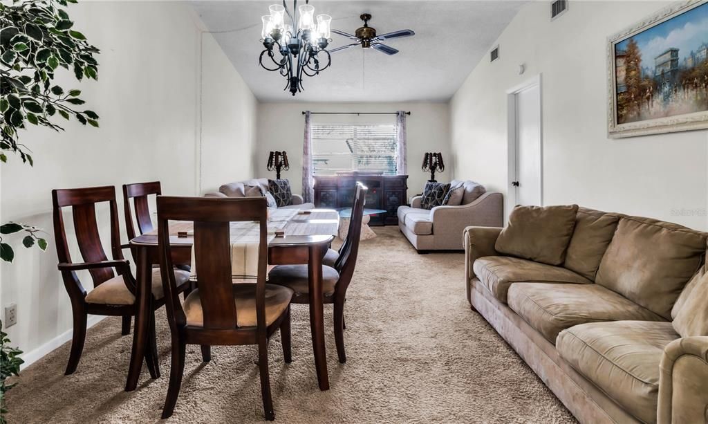 For Rent: $1,285 (2 beds, 1 baths, 888 Square Feet)