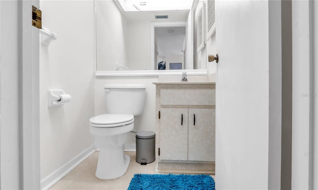 For Rent: $1,285 (2 beds, 1 baths, 888 Square Feet)