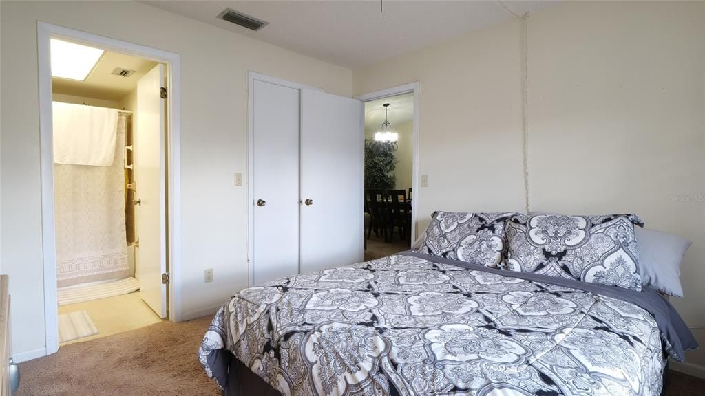 For Rent: $1,285 (2 beds, 1 baths, 888 Square Feet)