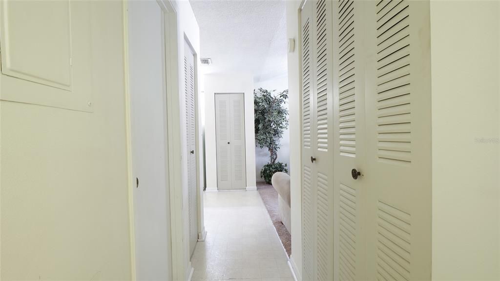 For Rent: $1,285 (2 beds, 1 baths, 888 Square Feet)