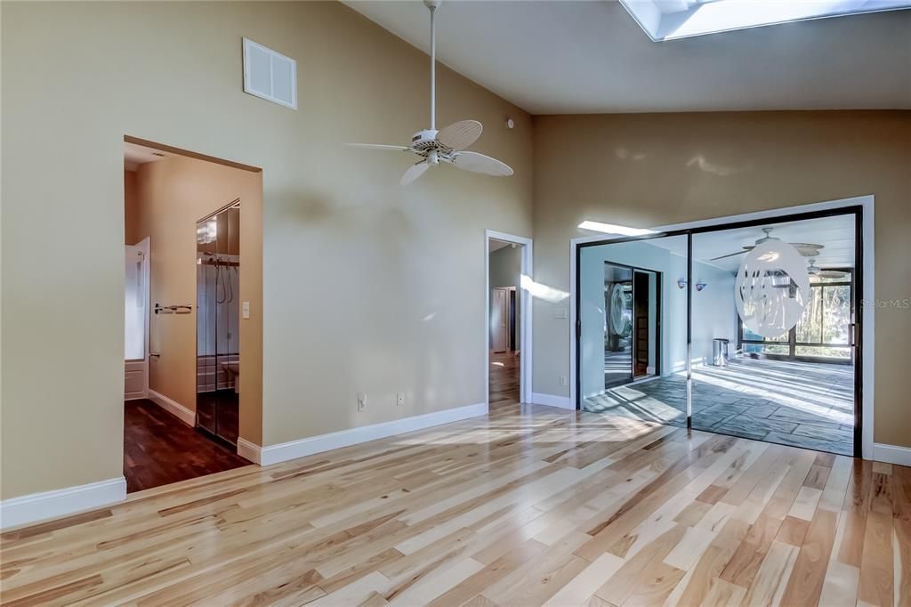 For Sale: $550,000 (3 beds, 2 baths, 1850 Square Feet)