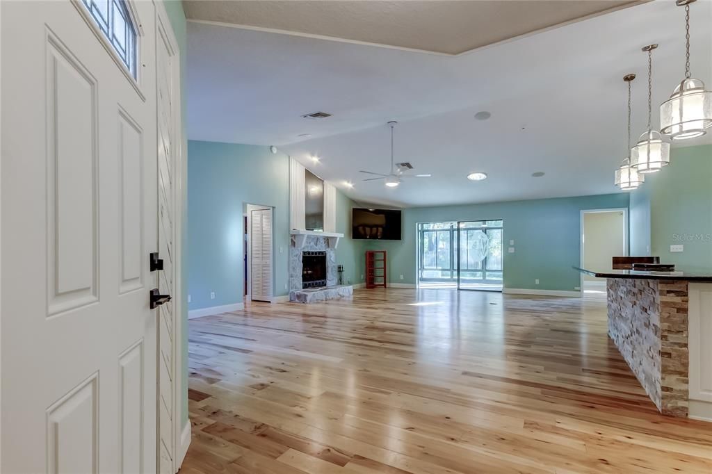 For Sale: $550,000 (3 beds, 2 baths, 1850 Square Feet)