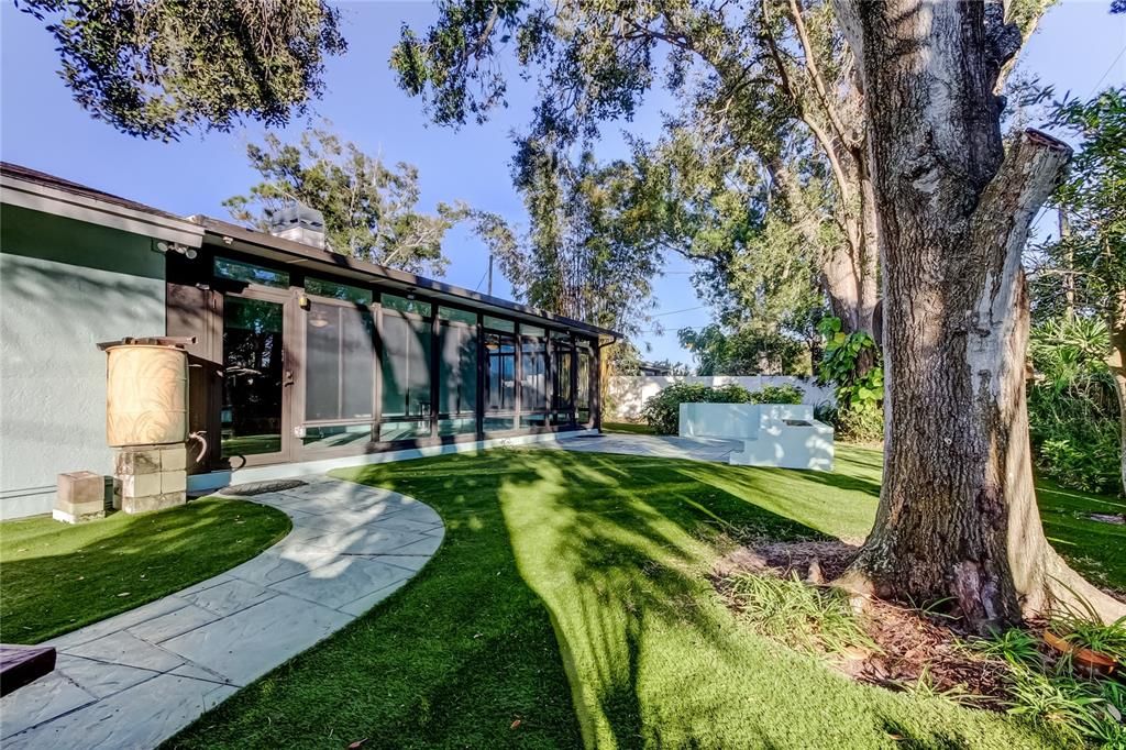 For Sale: $550,000 (3 beds, 2 baths, 1850 Square Feet)