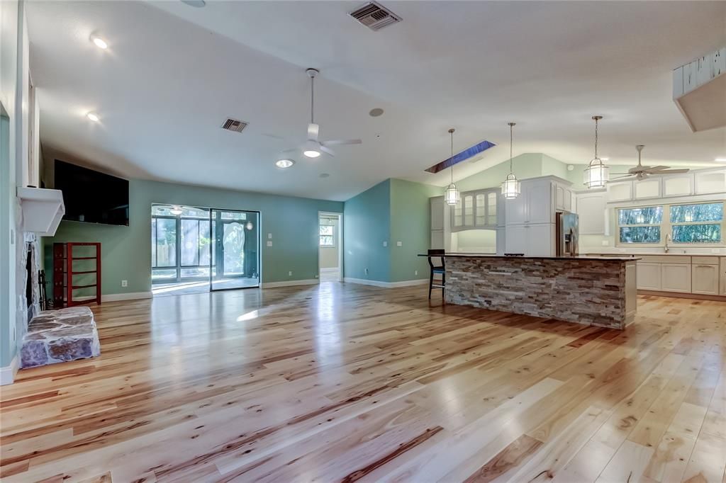 For Sale: $550,000 (3 beds, 2 baths, 1850 Square Feet)