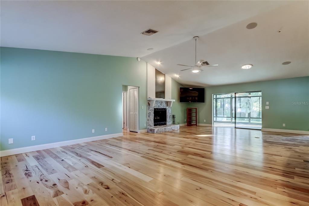 For Sale: $550,000 (3 beds, 2 baths, 1850 Square Feet)