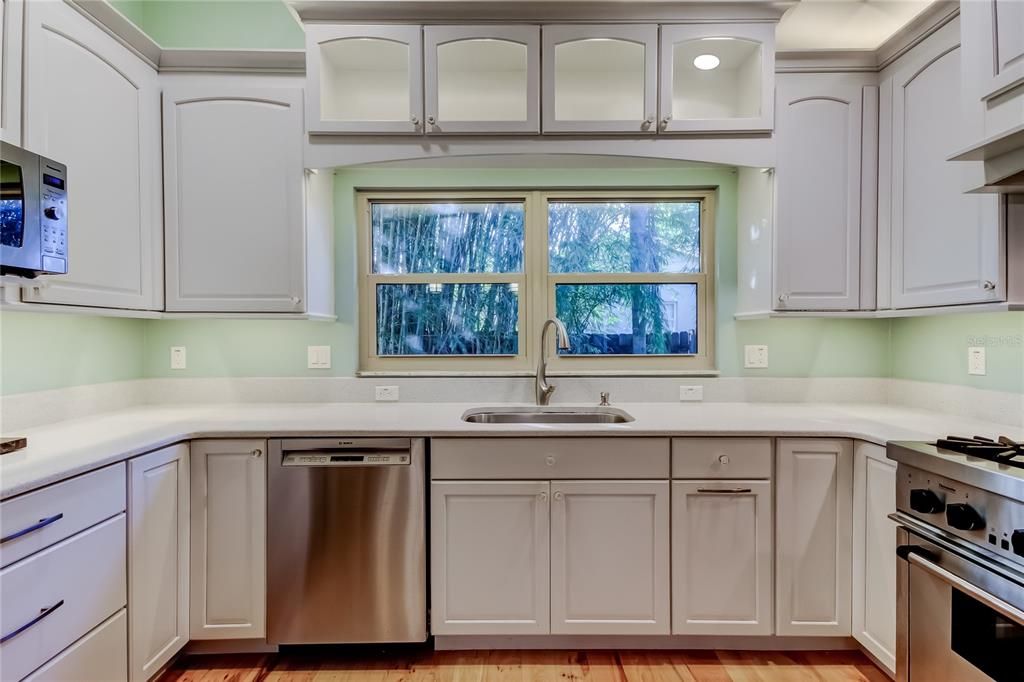 For Sale: $550,000 (3 beds, 2 baths, 1850 Square Feet)