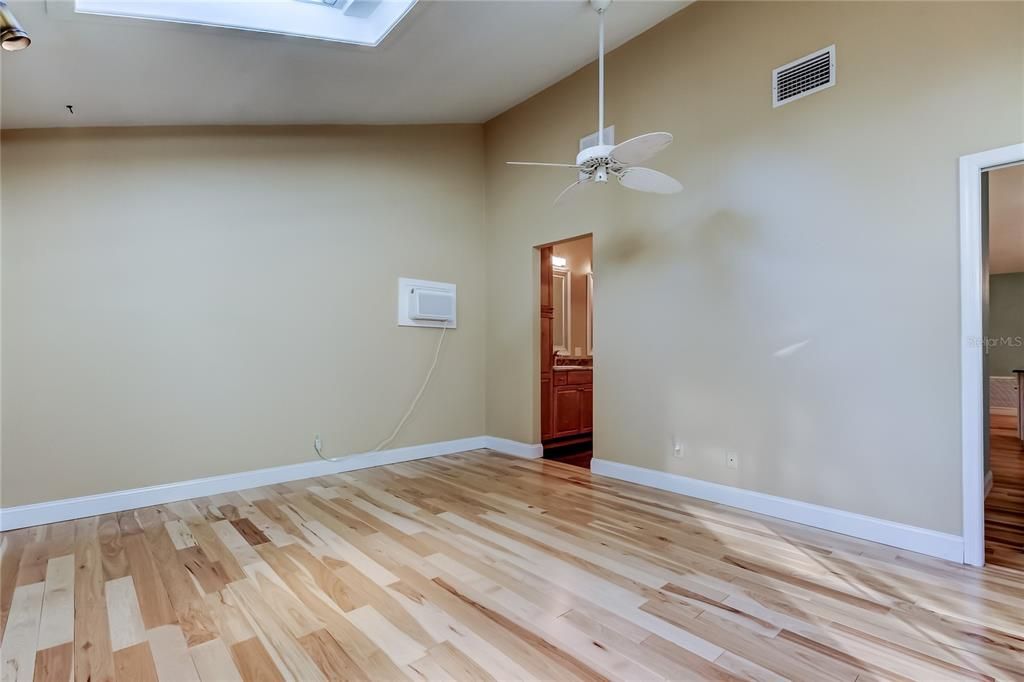 For Sale: $550,000 (3 beds, 2 baths, 1850 Square Feet)