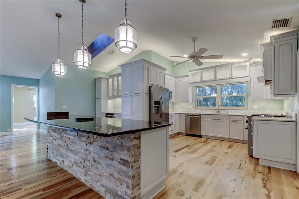 For Sale: $550,000 (3 beds, 2 baths, 1850 Square Feet)