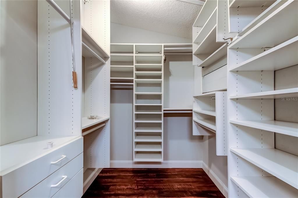 For Sale: $550,000 (3 beds, 2 baths, 1850 Square Feet)