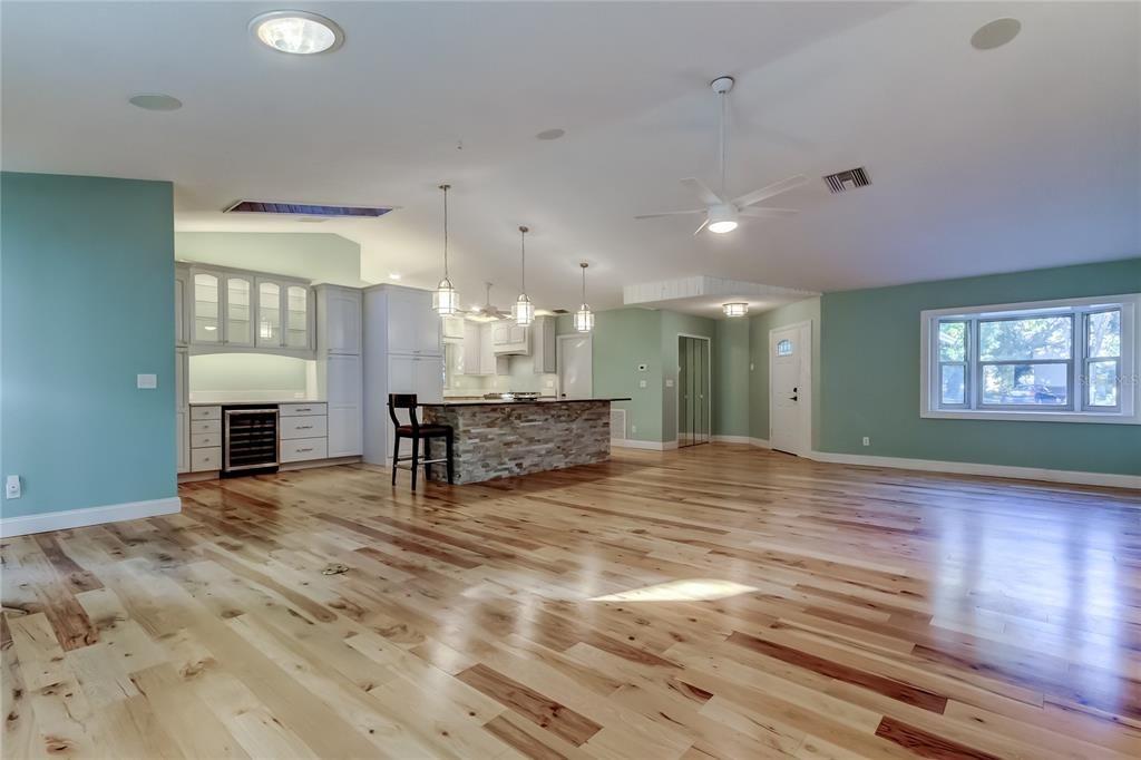 For Sale: $550,000 (3 beds, 2 baths, 1850 Square Feet)