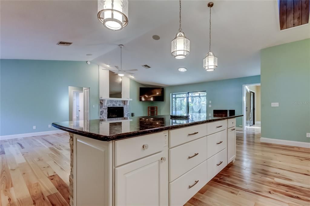 For Sale: $550,000 (3 beds, 2 baths, 1850 Square Feet)