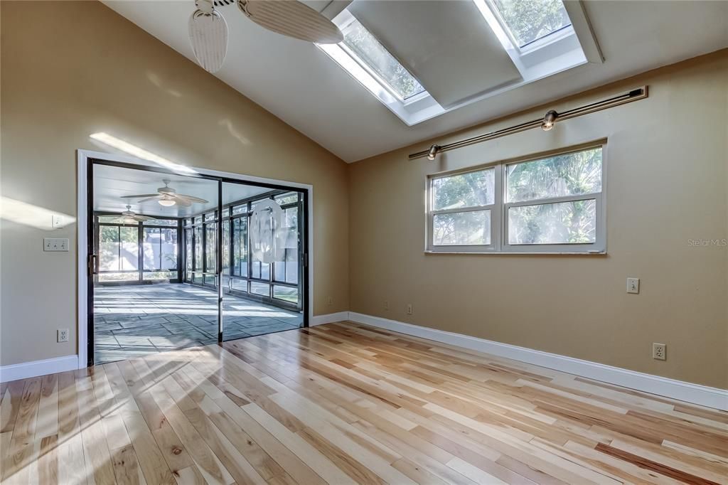 For Sale: $550,000 (3 beds, 2 baths, 1850 Square Feet)