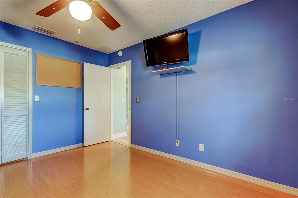 For Sale: $550,000 (3 beds, 2 baths, 1850 Square Feet)