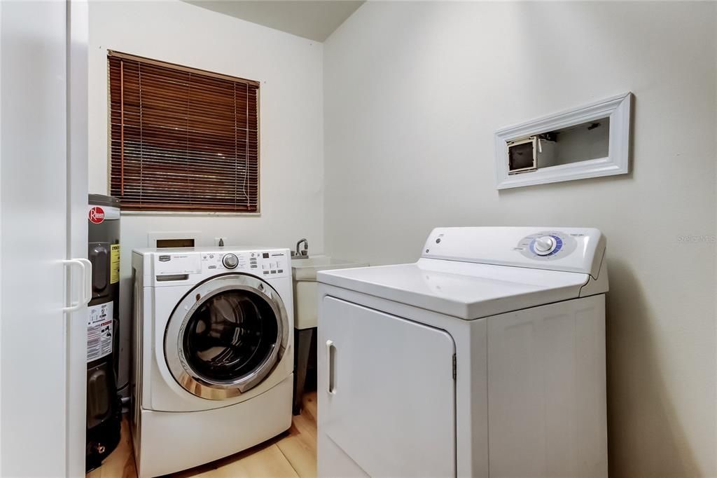 For Sale: $550,000 (3 beds, 2 baths, 1850 Square Feet)