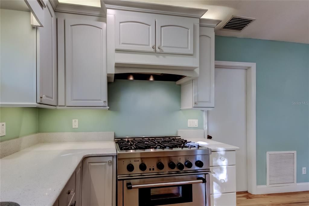 For Sale: $550,000 (3 beds, 2 baths, 1850 Square Feet)