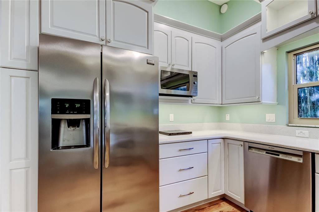 For Sale: $550,000 (3 beds, 2 baths, 1850 Square Feet)