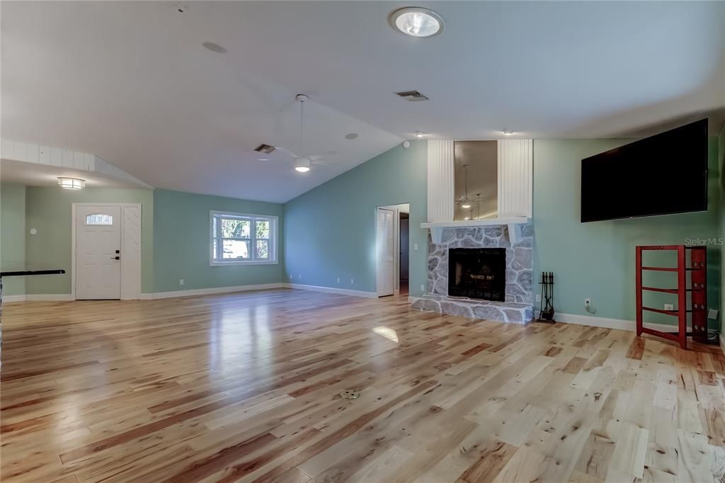 For Sale: $550,000 (3 beds, 2 baths, 1850 Square Feet)