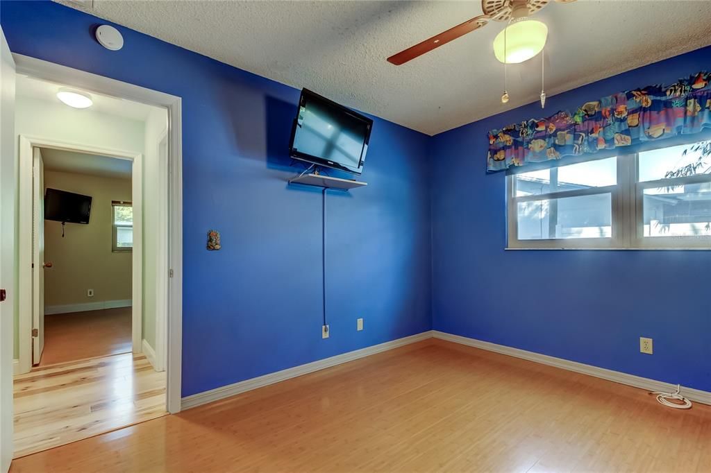 For Sale: $550,000 (3 beds, 2 baths, 1850 Square Feet)