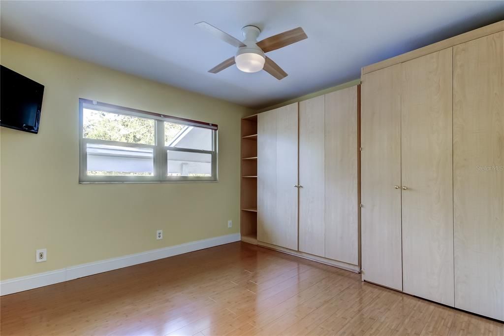 For Sale: $550,000 (3 beds, 2 baths, 1850 Square Feet)