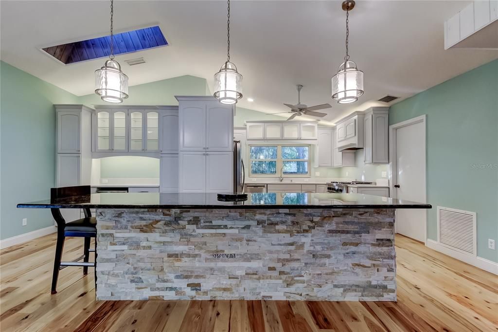 For Sale: $550,000 (3 beds, 2 baths, 1850 Square Feet)