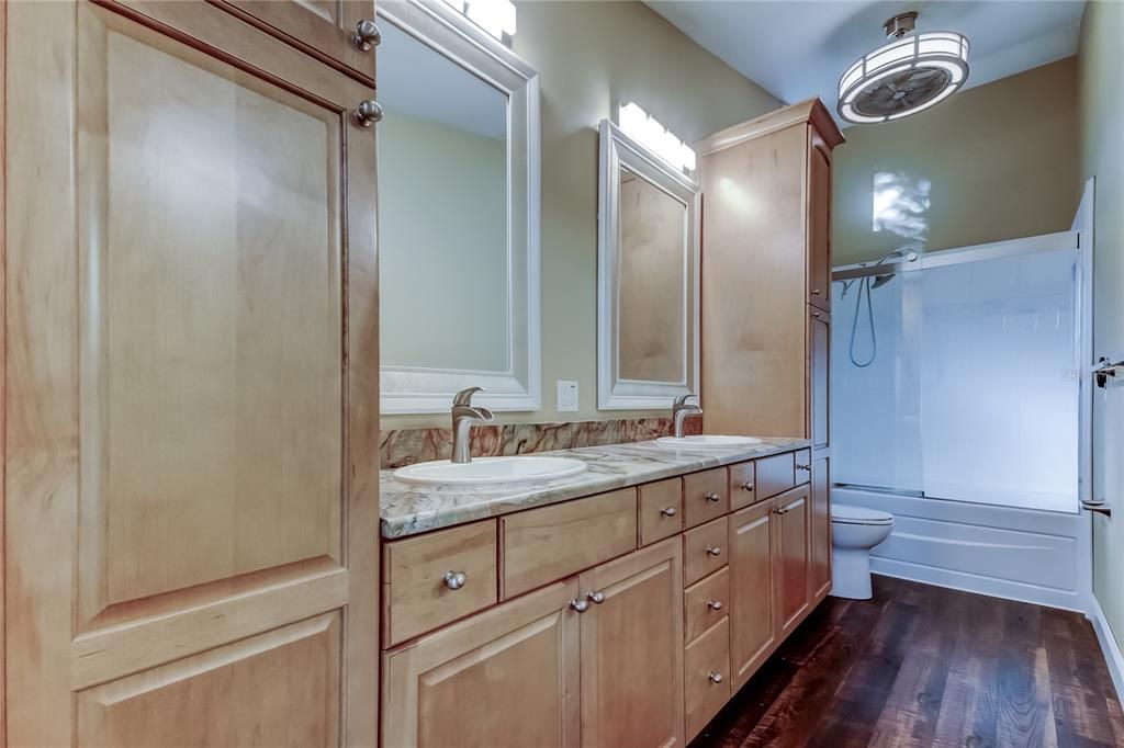 For Sale: $550,000 (3 beds, 2 baths, 1850 Square Feet)