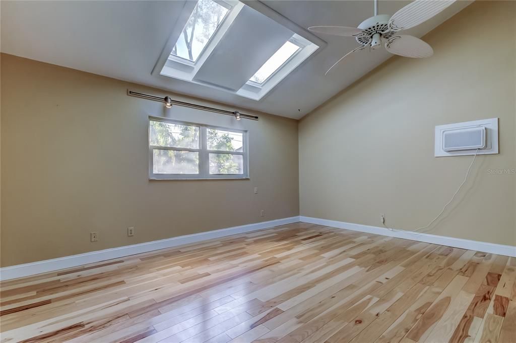 For Sale: $550,000 (3 beds, 2 baths, 1850 Square Feet)