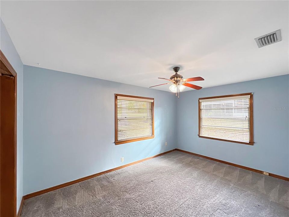 На продажу: $249,900 (2 спален, 1 ванн, 1175 Квадратных фут)