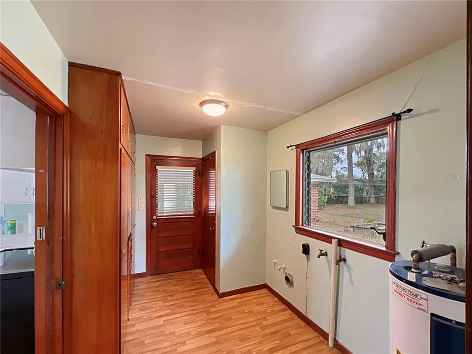 На продажу: $249,900 (2 спален, 1 ванн, 1175 Квадратных фут)